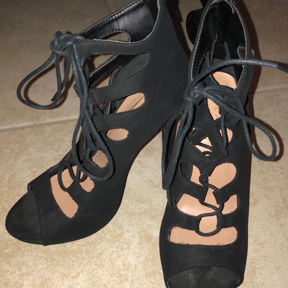 Heels - Picture 3 of 7